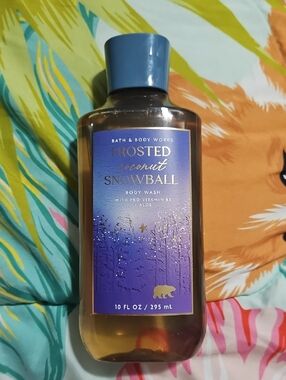 NWT BBW Frosted Coconut Snowball Shower Gel